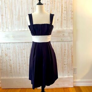 Sleeveless navy blue and white Vera Wang lavender label dress, size 4